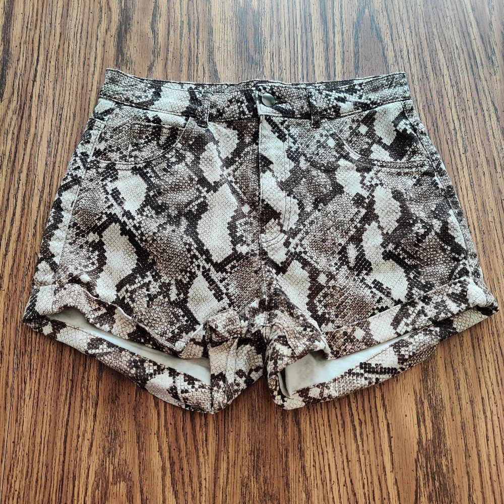 H&M Brown Cream Snake Skin Stretch High Waisted Rolled Cuff Short EUC sz 10 - Picture 2 of 12